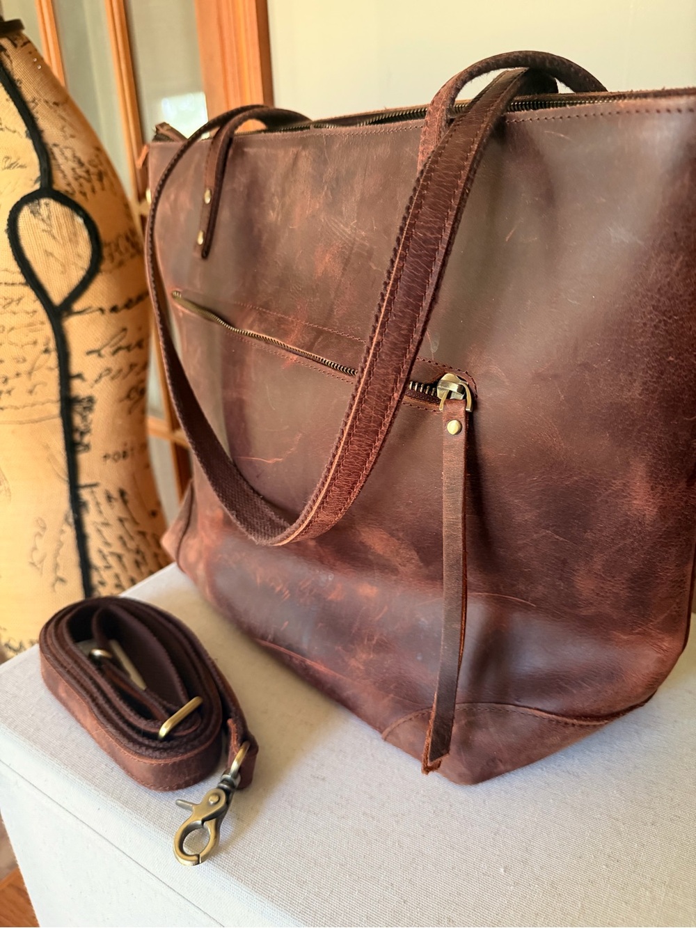 Classic Brown Leather Tote Bag - Versatile Everyday Carry - Picture 3 of 8